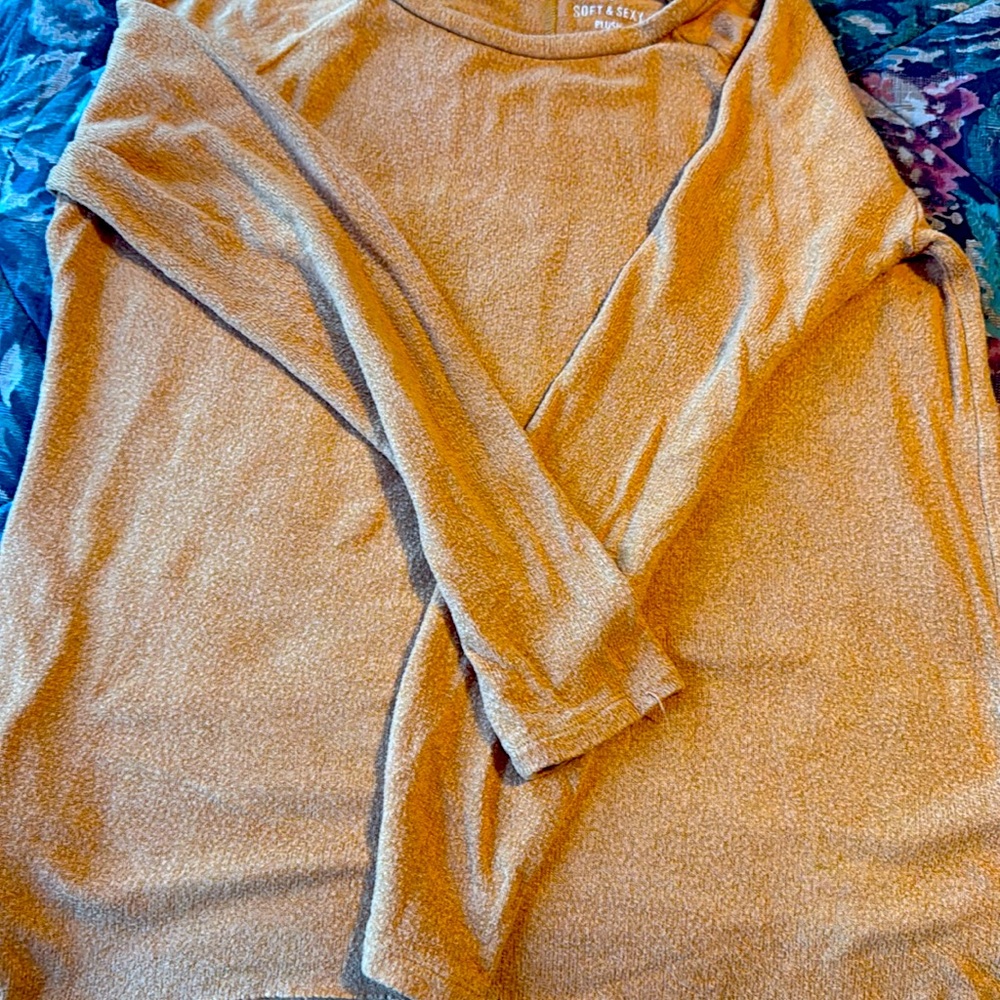 American Eagle soft comfy top! Size M soft and sexy plush.